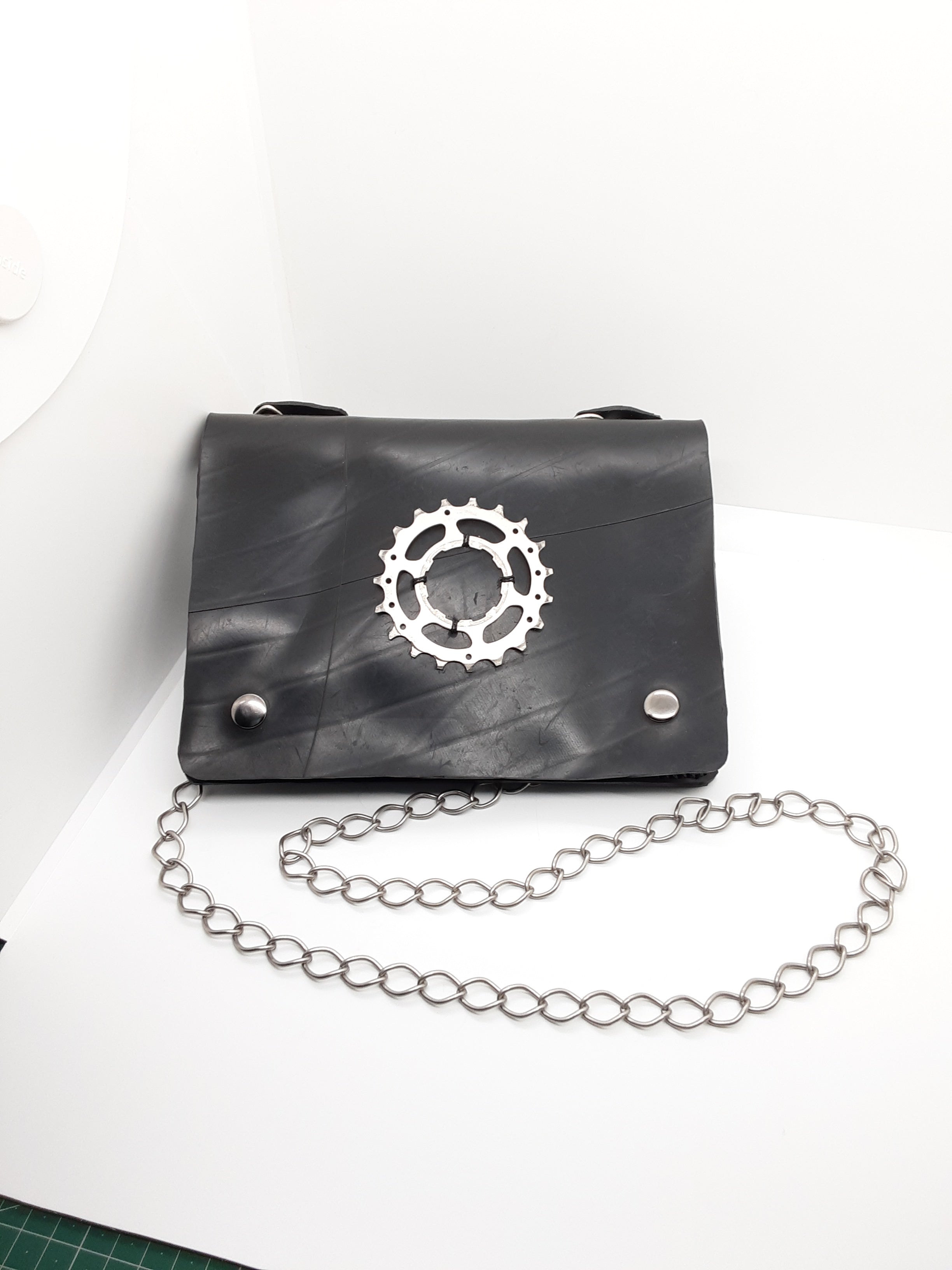 Bolsos artesanales de caucho